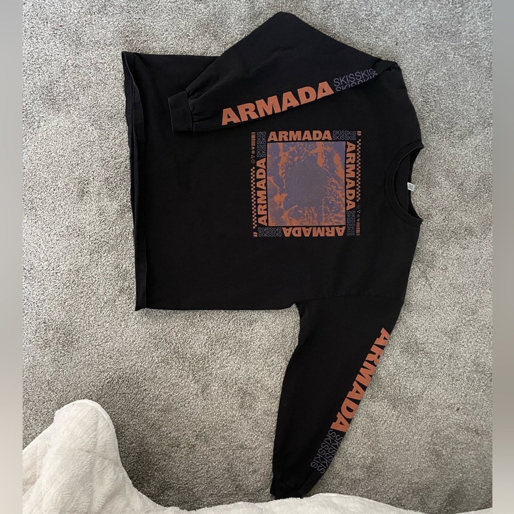 Men’s Armada skis XL long sleeve